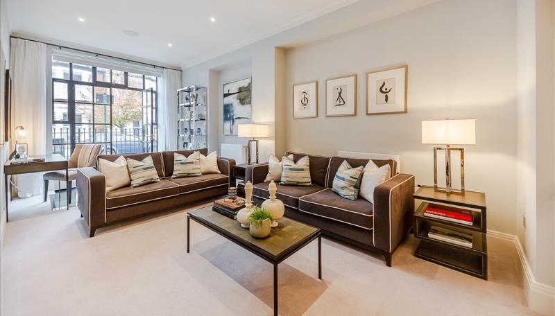2 bed property in Rainville Road, London